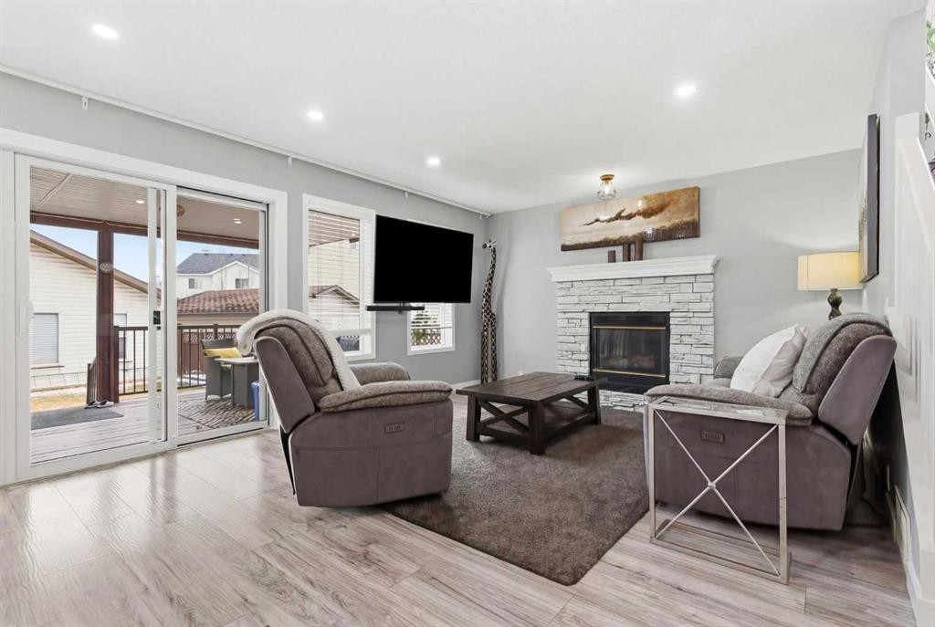23 Prestwick Green Se, Calgary, AB - Indoor Photo Showing Living Room With Fireplace
