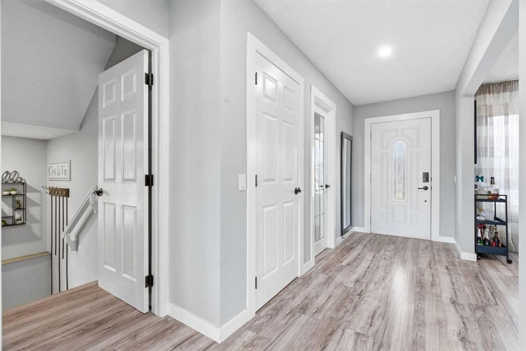 23 Prestwick Green Se, Calgary, AB - Indoor Photo Showing Other Room
