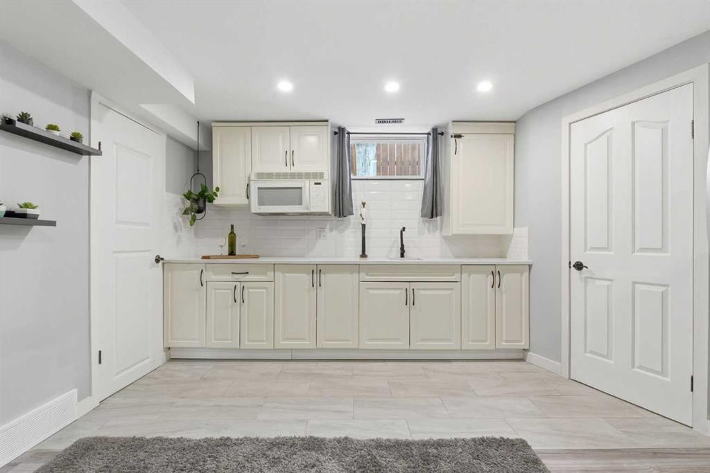 23 Prestwick Green Se, Calgary, AB - Indoor