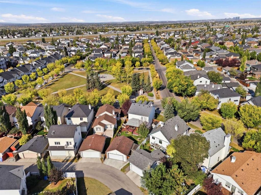 23 Prestwick Green Se, Calgary, AB - Outdoor With View