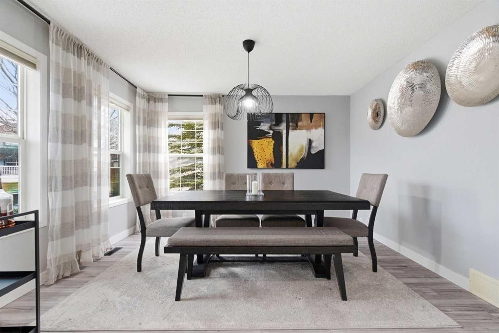 23 Prestwick Green Se, Calgary, AB - Indoor Photo Showing Dining Room