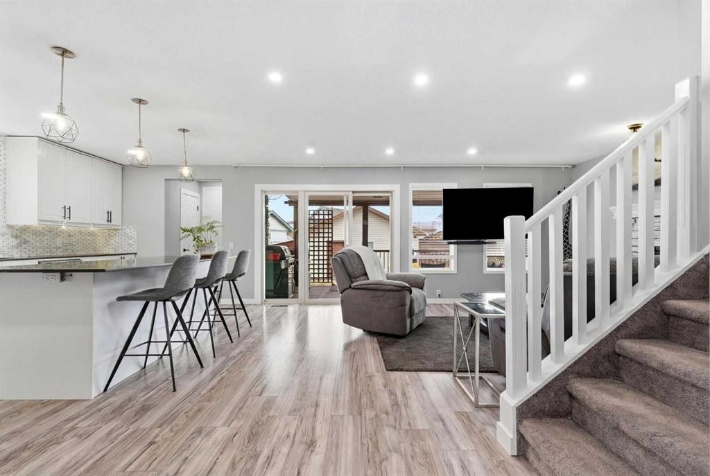 23 Prestwick Green Se, Calgary, AB - Indoor Photo Showing Kitchen With Upgraded Kitchen