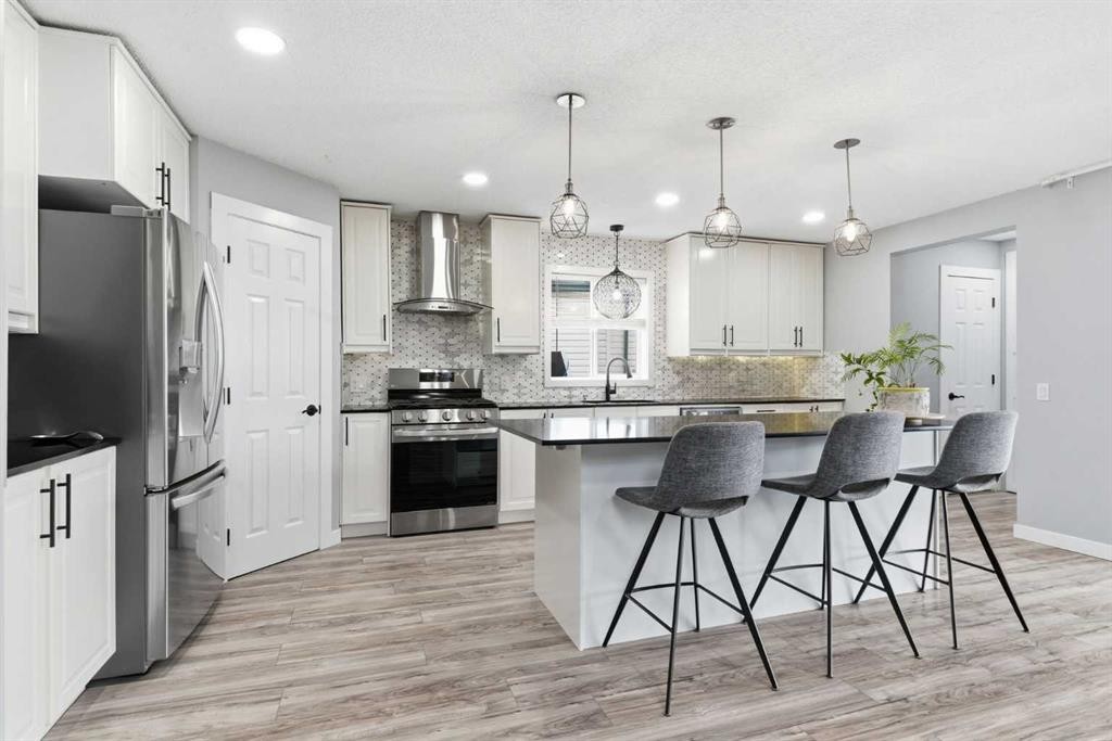 23 Prestwick Green Se, Calgary, AB - Indoor Photo Showing Kitchen With Upgraded Kitchen