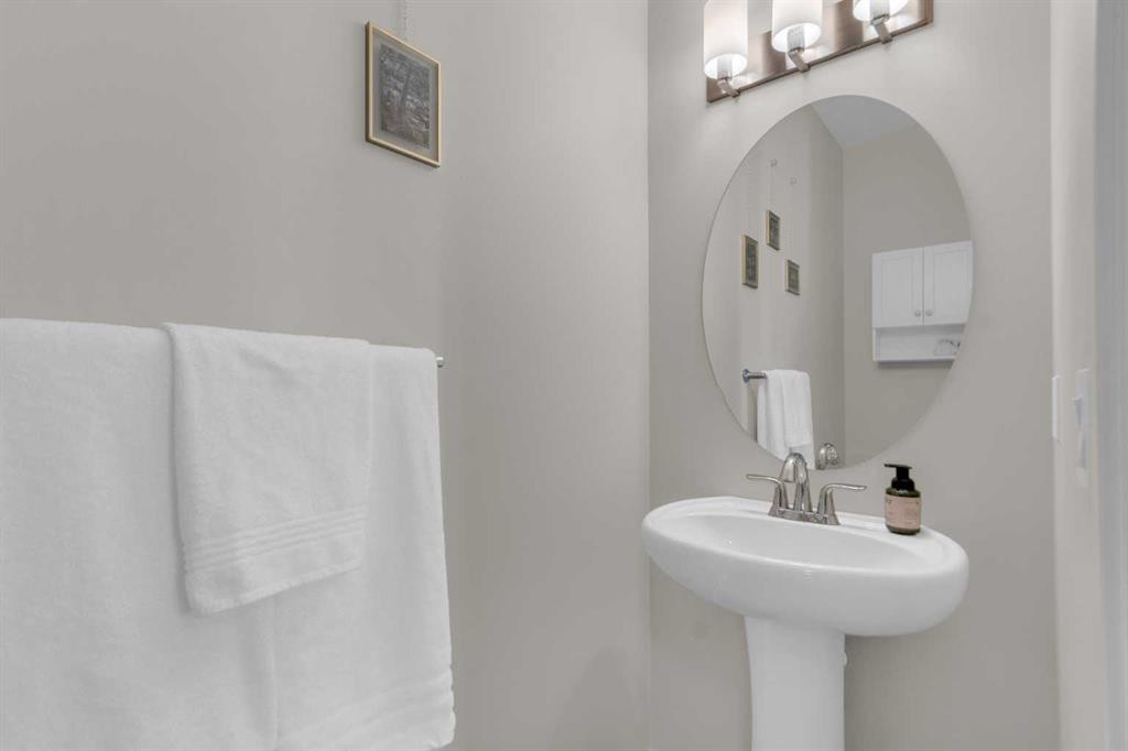 2052 Brightoncrest Green Se, Calgary, AB - Indoor Photo Showing Bathroom