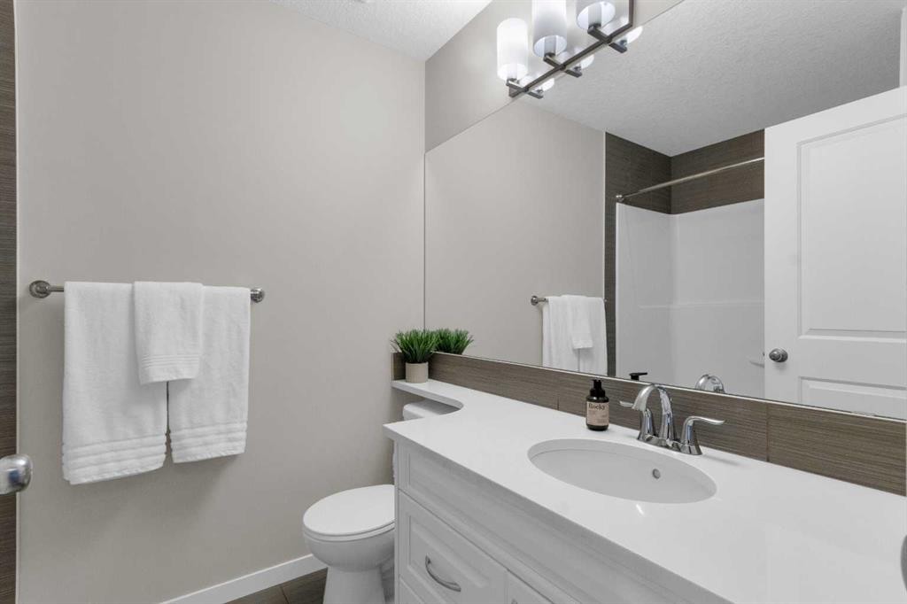 2052 Brightoncrest Green Se, Calgary, AB - Indoor Photo Showing Bathroom