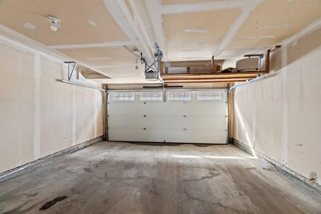 410 Skyview Point Place Ne, Calgary, AB - Indoor Photo Showing Garage