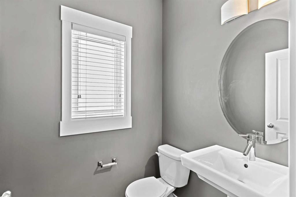 410 Skyview Point Place Ne, Calgary, AB - Indoor Photo Showing Bathroom
