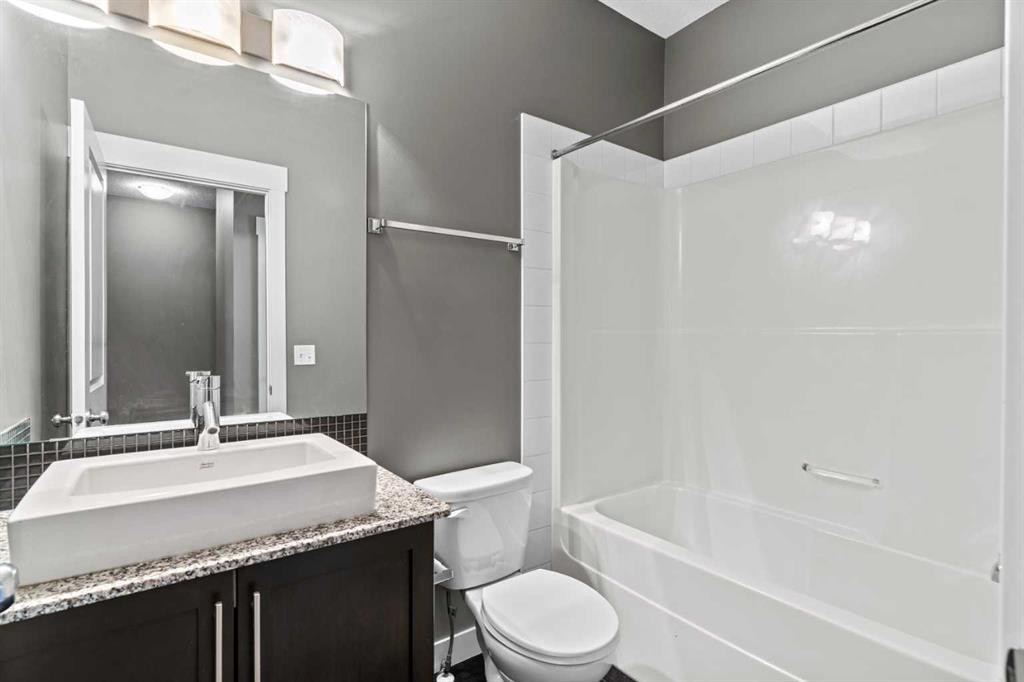 410 Skyview Point Place Ne, Calgary, AB - Indoor Photo Showing Bathroom