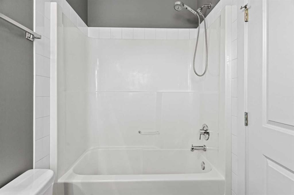 410 Skyview Point Place Ne, Calgary, AB - Indoor Photo Showing Bathroom