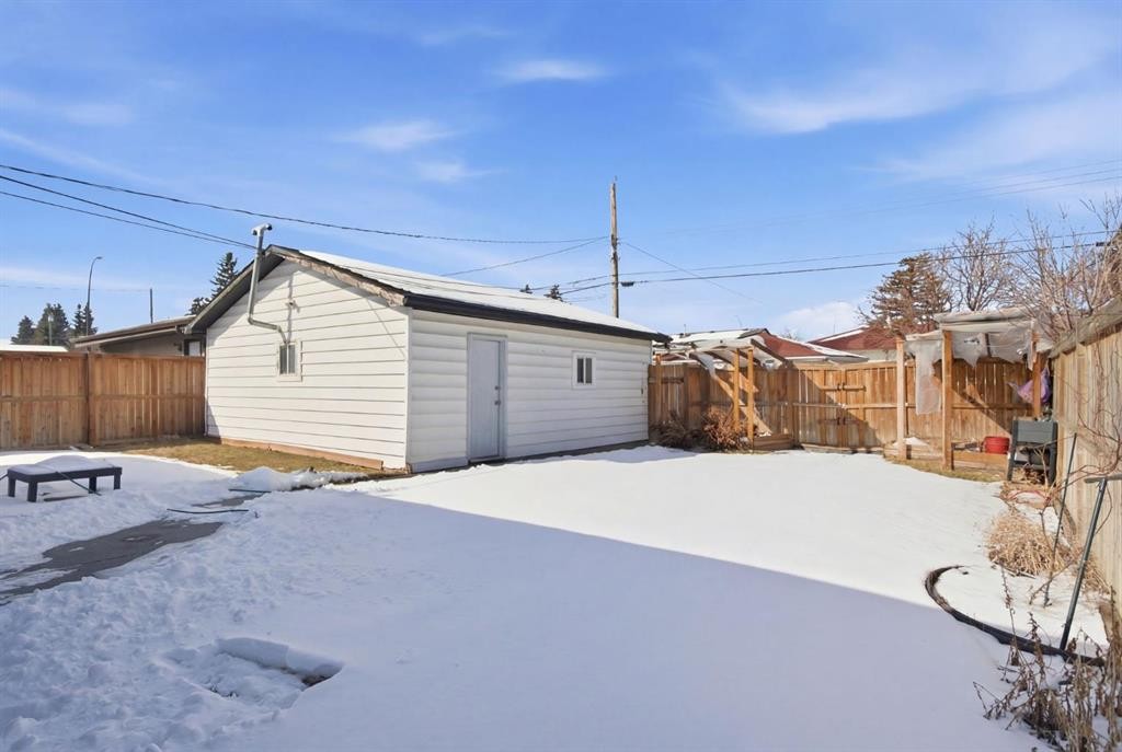 1108 Marcombe Crescent Ne, Calgary, AB - Outdoor