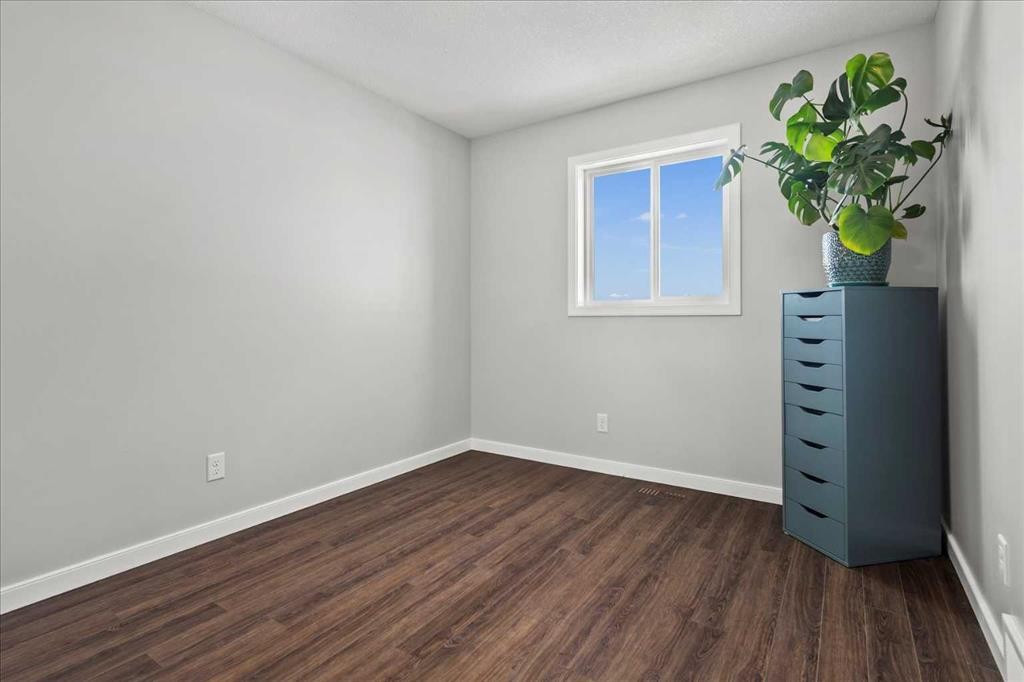 399 Copperpond Boulevard Se, Calgary, AB - Indoor Photo Showing Other Room