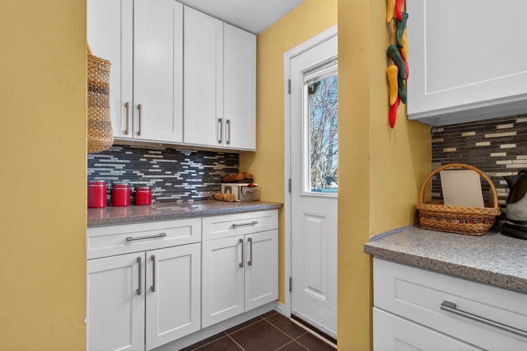 124 Lynnbrook Road Se, Calgary, AB - Indoor Photo Showing Other Room