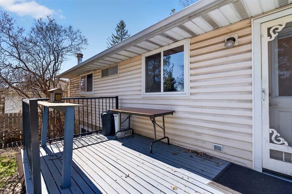 124 Lynnbrook Road Se, Calgary, AB - Outdoor With Deck Patio Veranda With Exterior