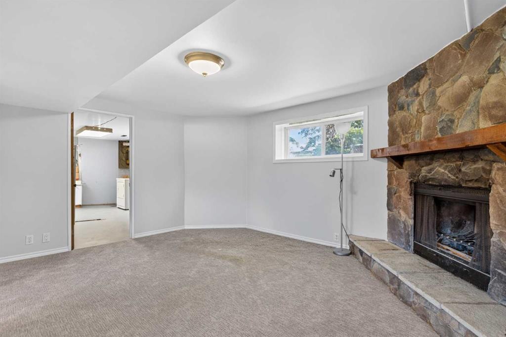 124 Lynnbrook Road Se, Calgary, AB - Indoor With Fireplace