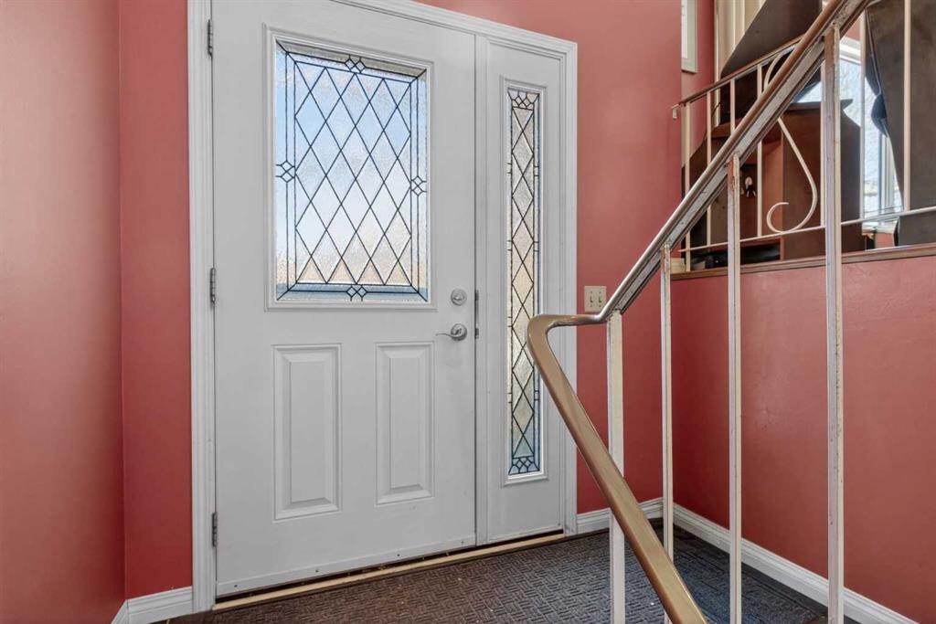 124 Lynnbrook Road Se, Calgary, AB - Indoor Photo Showing Other Room