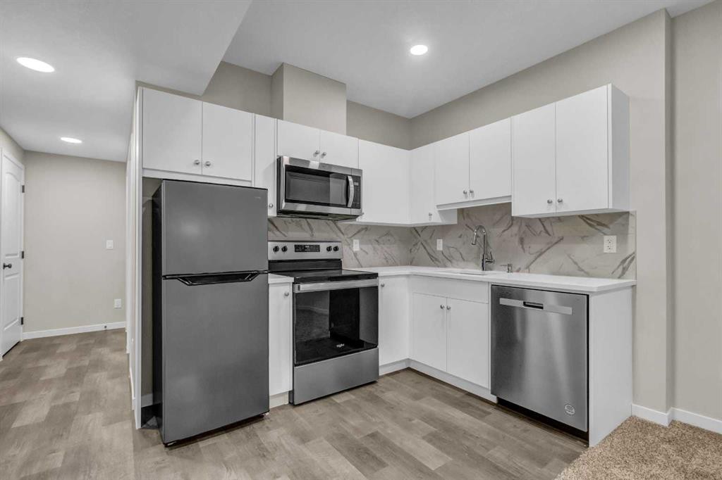 249 Aquila Drive Nw, Calgary, AB - Indoor Photo Showing Kitchen
