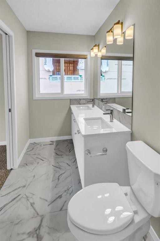 249 Aquila Drive Nw, Calgary, AB - Indoor Photo Showing Bathroom