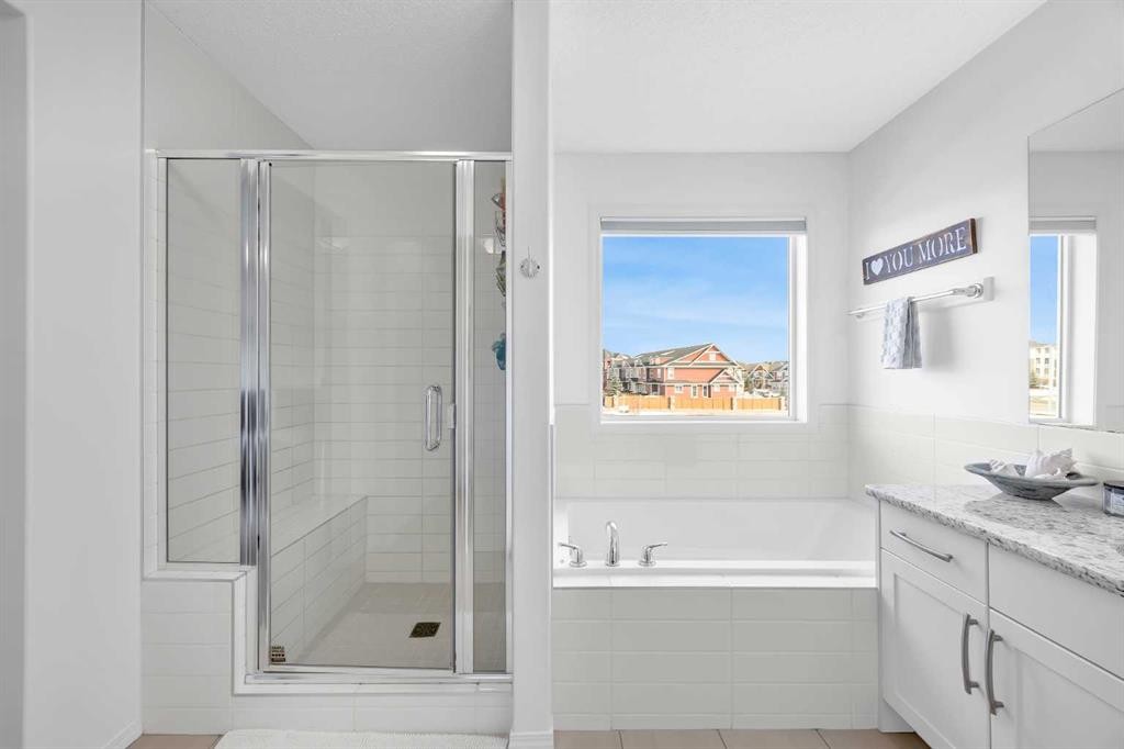 30 Cranarch View Se, Calgary, AB - Indoor Photo Showing Bathroom