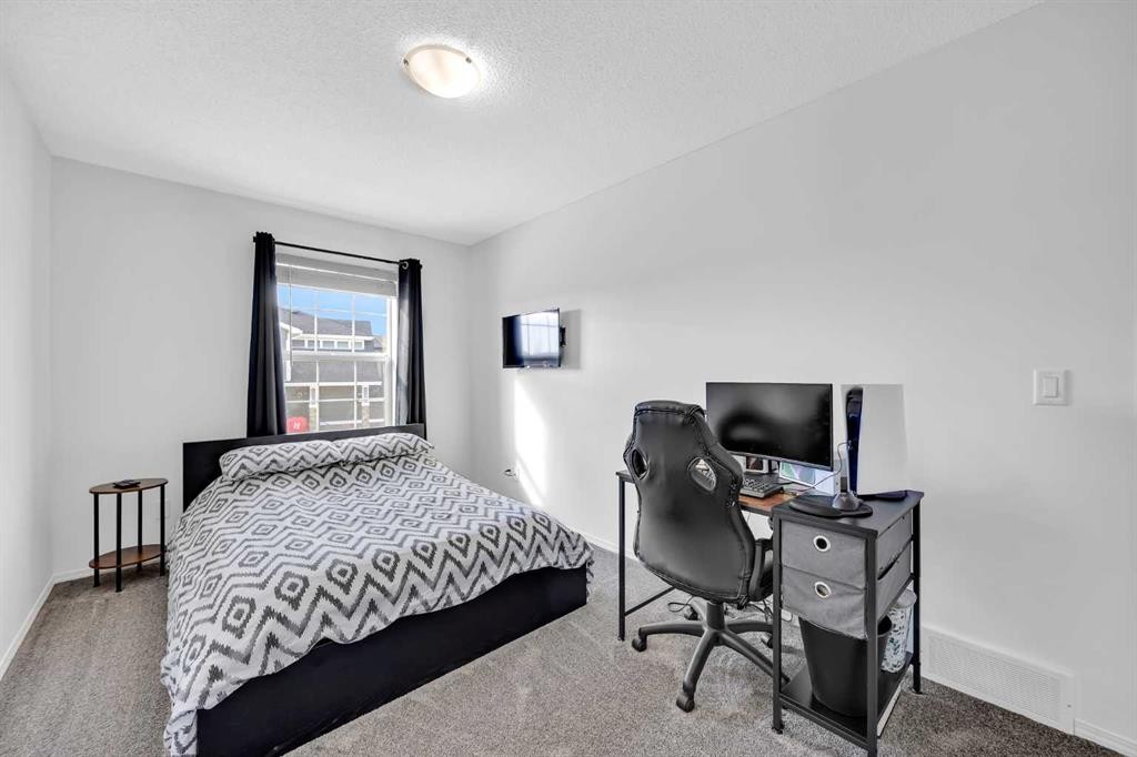 30 Cranarch View Se, Calgary, AB - Indoor Photo Showing Bedroom