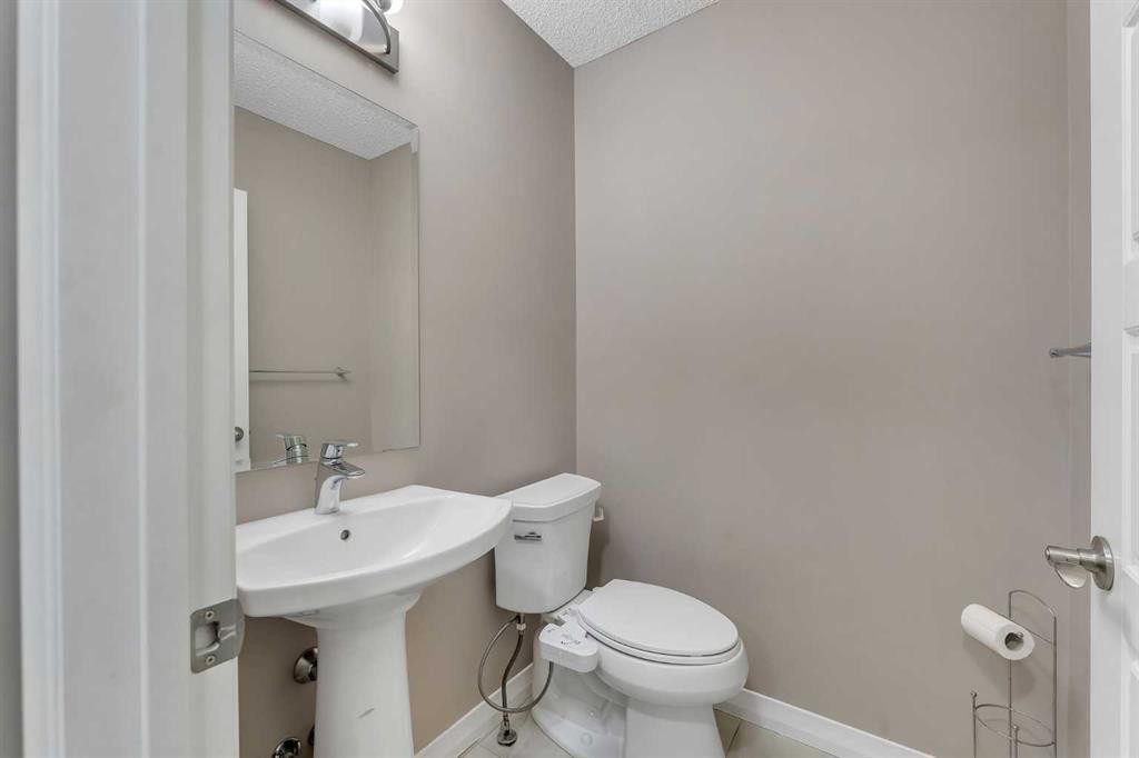 96 Cornerstone Passage Ne, Calgary, AB - Indoor Photo Showing Bathroom