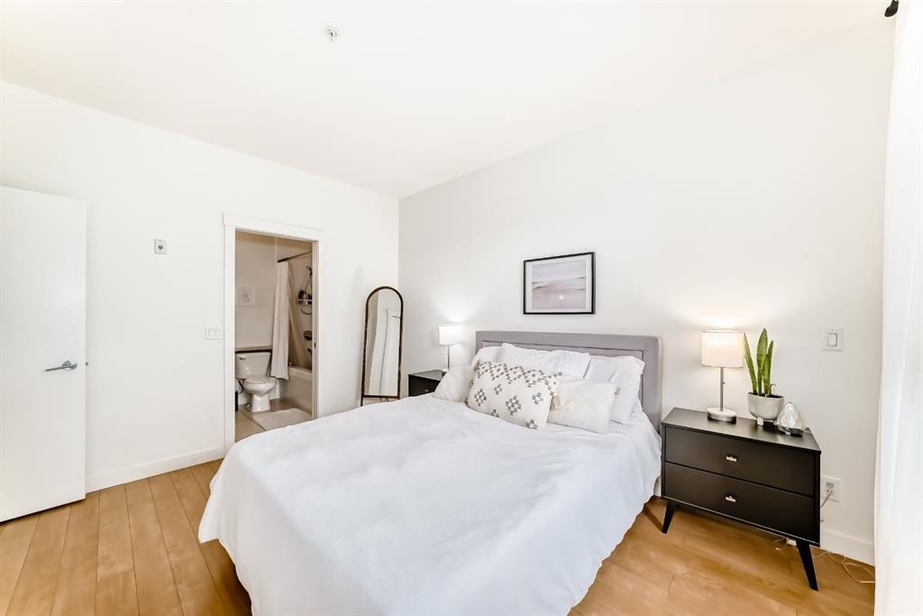 404-1000 Centre Avenue Ne, Calgary, AB - Indoor Photo Showing Bedroom