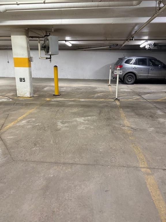404-1000 Centre Avenue Ne, Calgary, AB - Indoor Photo Showing Garage