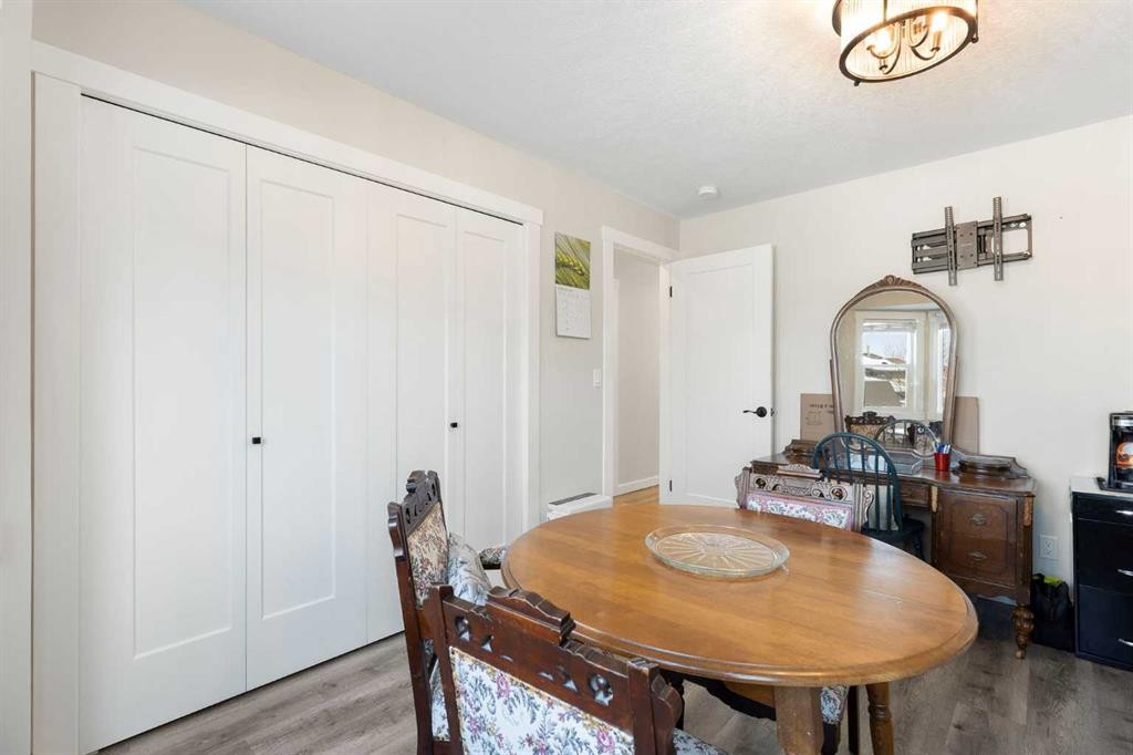 48 Cedargrove Road Sw, Calgary, AB - Indoor Photo Showing Dining Room
