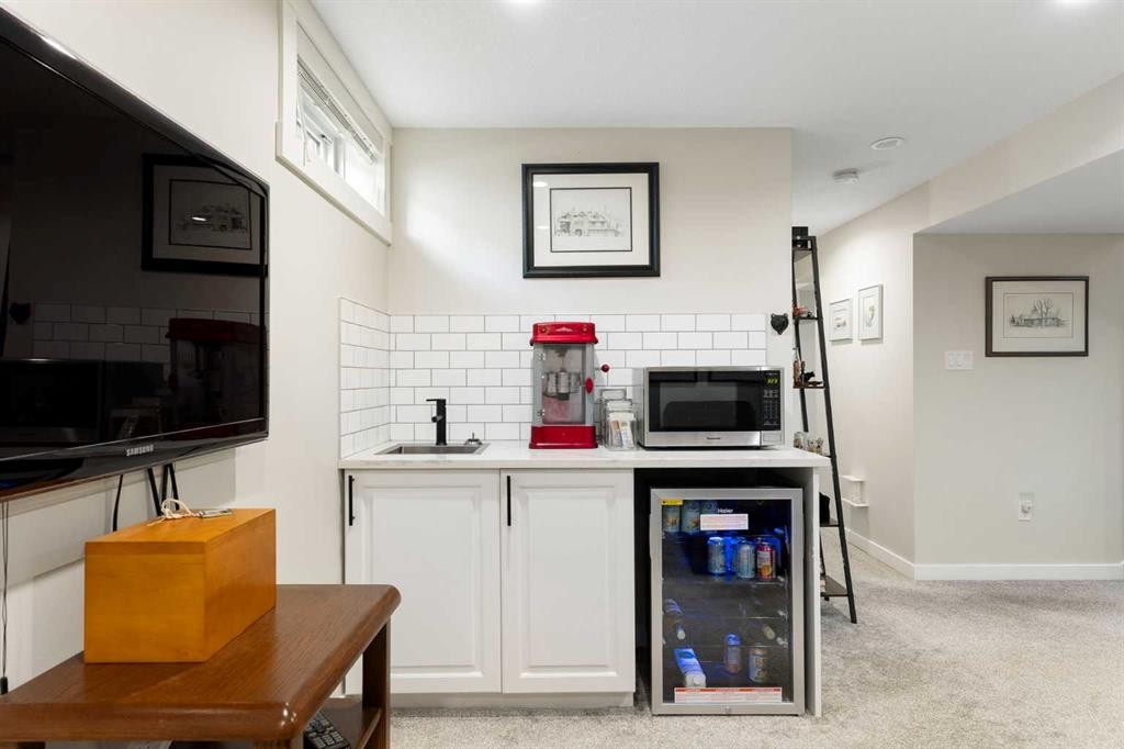 48 Cedargrove Road Sw, Calgary, AB - Indoor