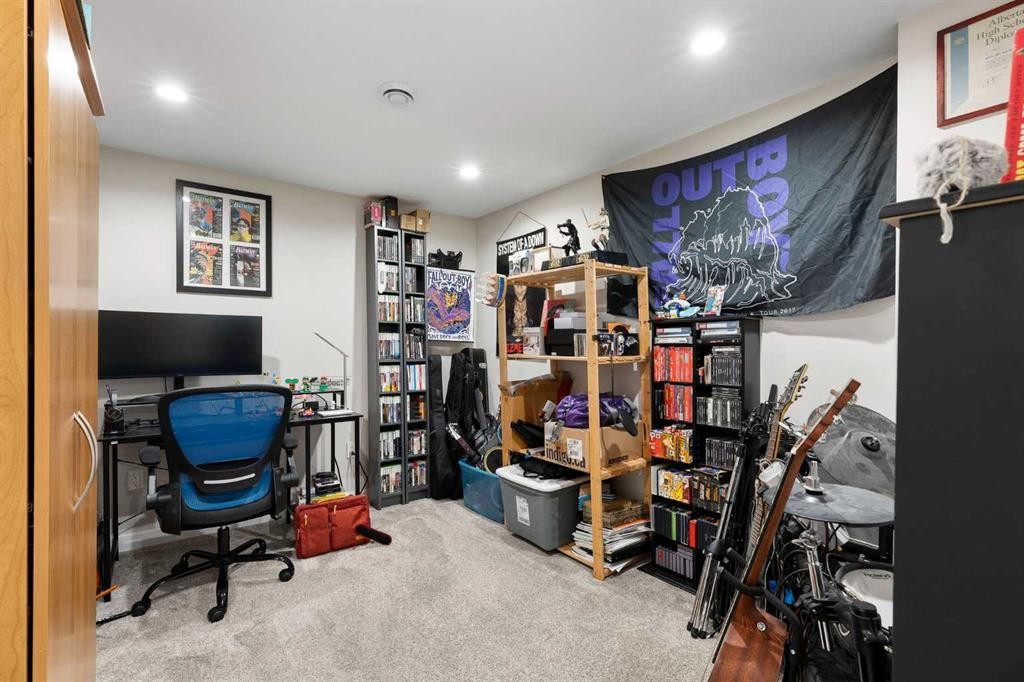 48 Cedargrove Road Sw, Calgary, AB - Indoor Photo Showing Other Room