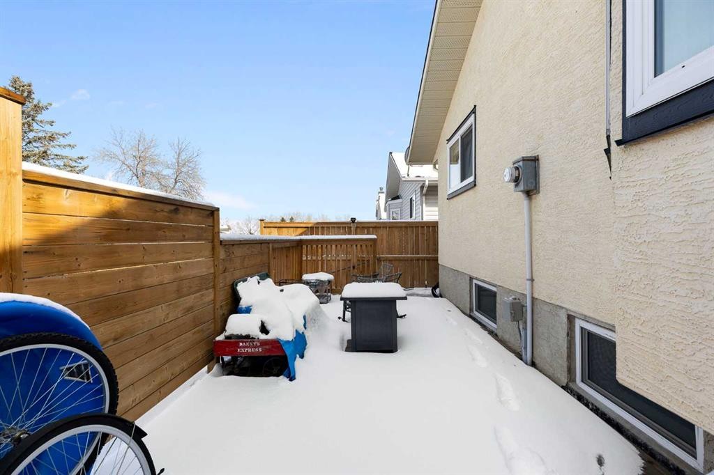 48 Cedargrove Road Sw, Calgary, AB - Outdoor With Exterior