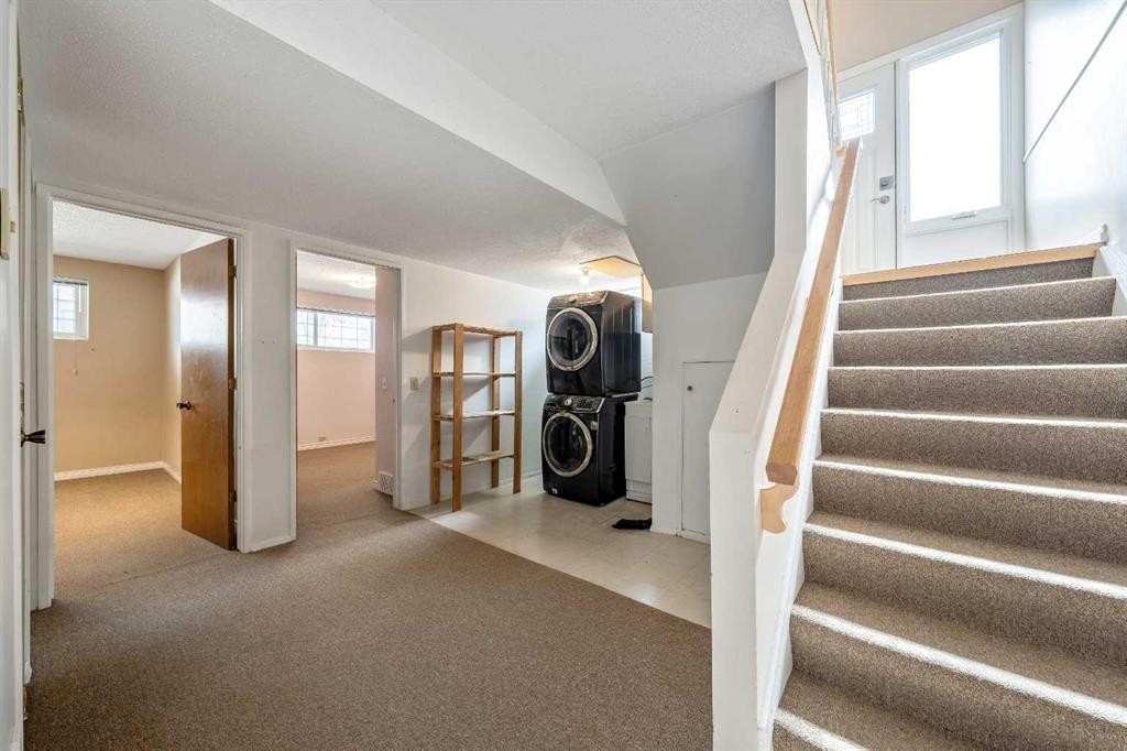 1017 Mckinnon Drive Ne, Calgary, AB - Indoor Photo Showing Other Room