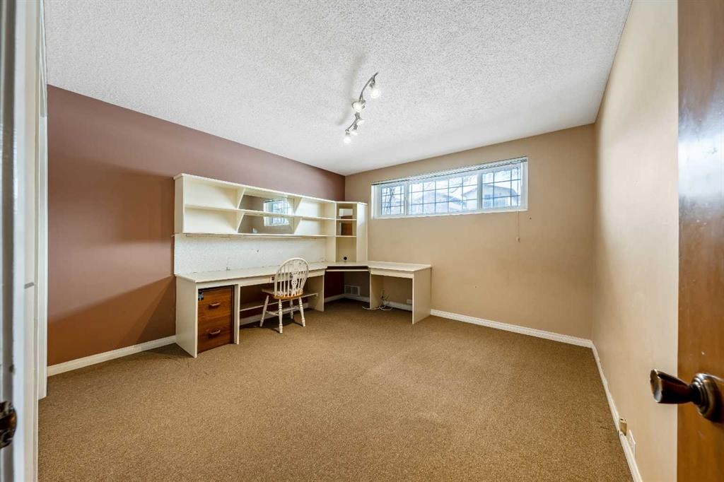 1017 Mckinnon Drive Ne, Calgary, AB - Indoor