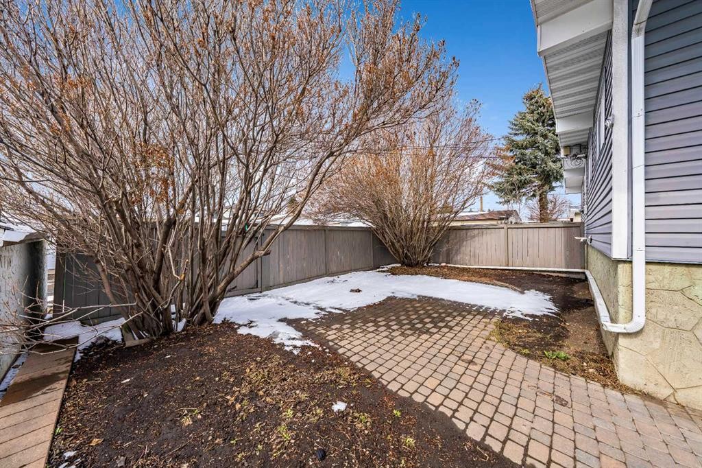 1017 Mckinnon Drive Ne, Calgary, AB - Outdoor