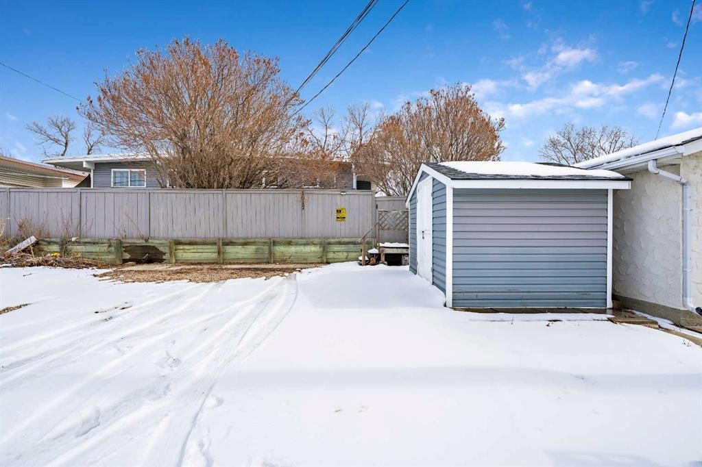 1017 Mckinnon Drive Ne, Calgary, AB - Outdoor