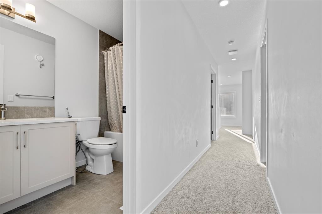 153 Edith Way Nw, Calgary, AB - Indoor Photo Showing Bathroom