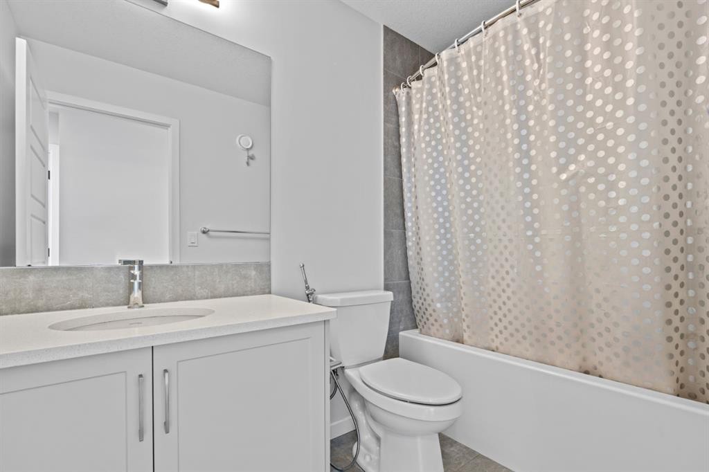 153 Edith Way Nw, Calgary, AB - Indoor Photo Showing Bathroom