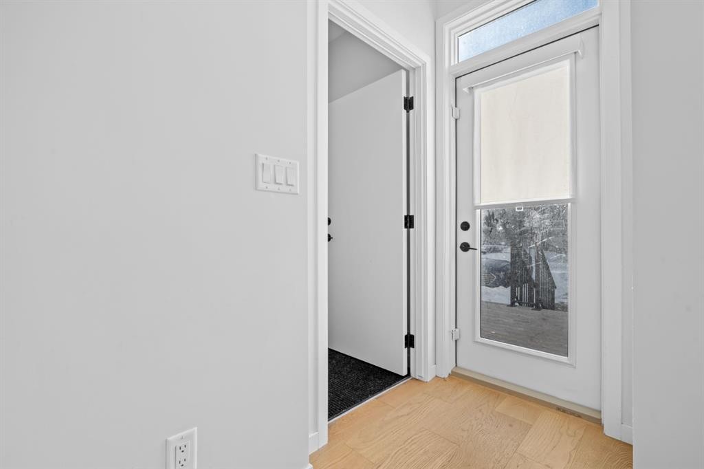 153 Edith Way Nw, Calgary, AB - Indoor Photo Showing Other Room
