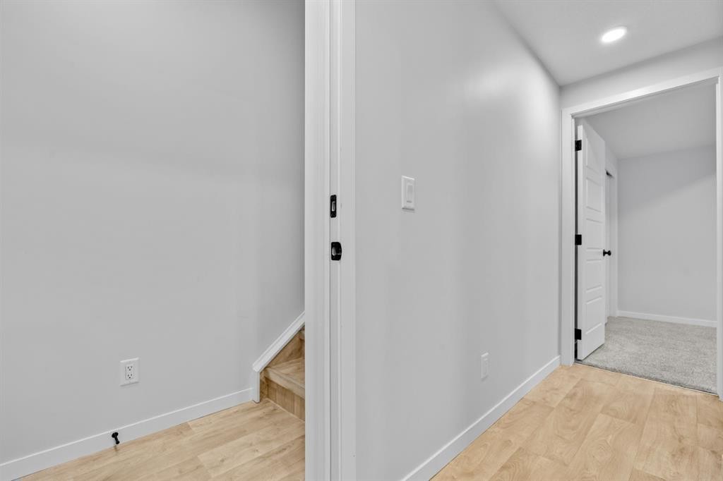 153 Edith Way Nw, Calgary, AB - Indoor Photo Showing Other Room
