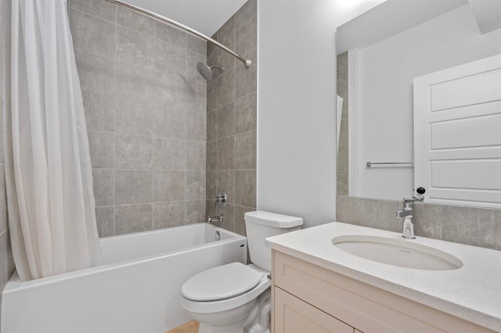 153 Edith Way Nw, Calgary, AB - Indoor Photo Showing Bathroom