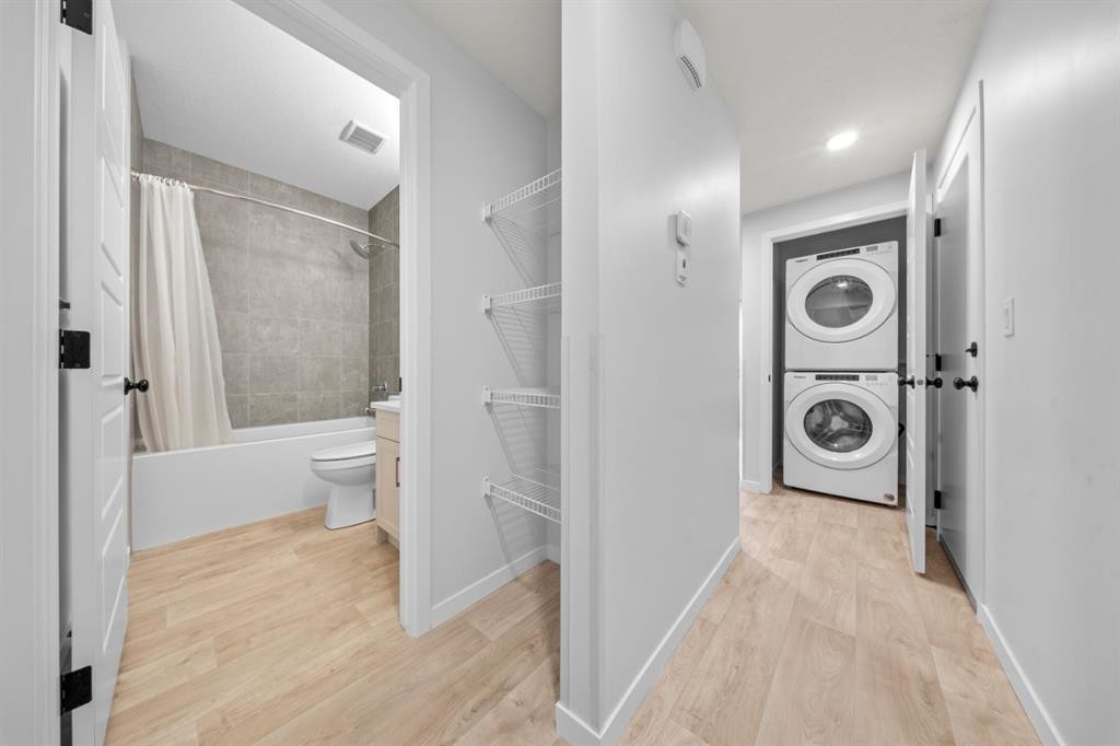 153 Edith Way Nw, Calgary, AB - Indoor Photo Showing Other Room