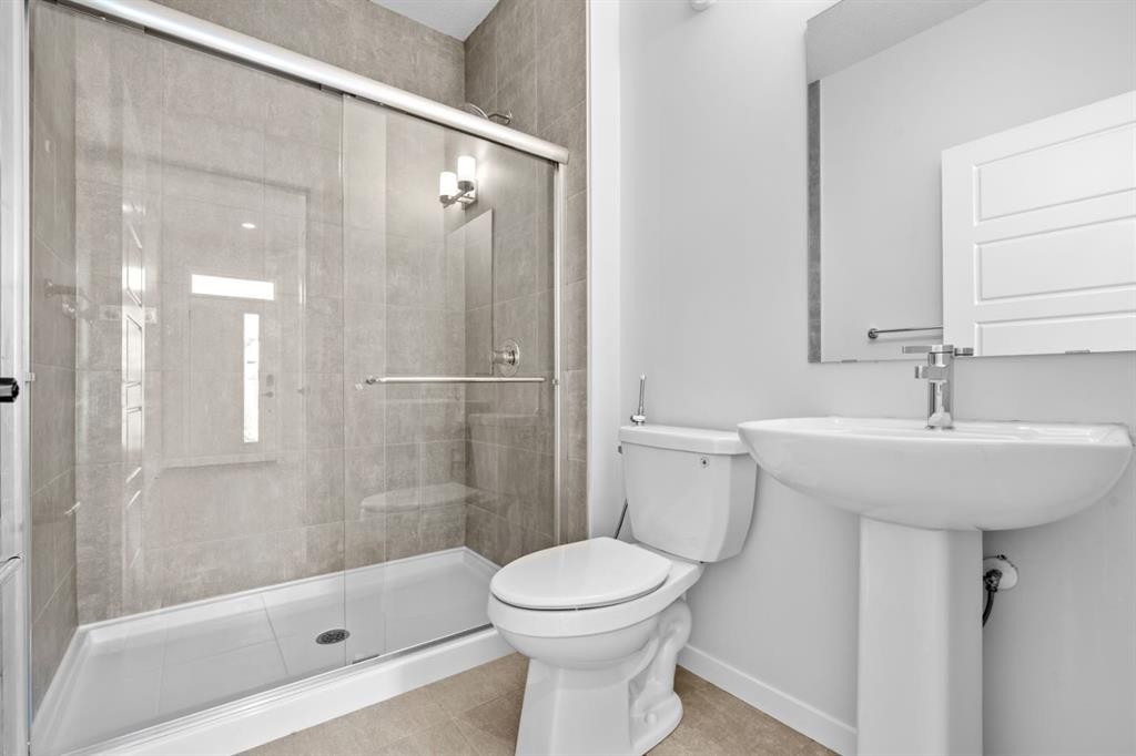 153 Edith Way Nw, Calgary, AB - Indoor Photo Showing Bathroom