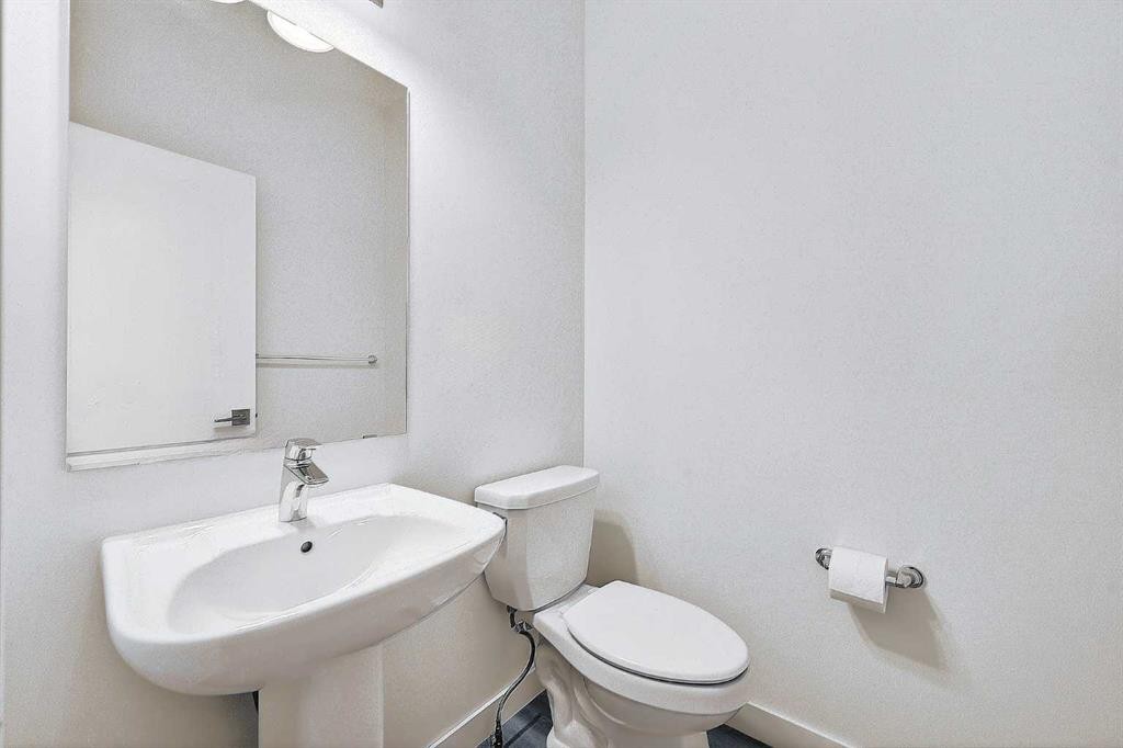 83 Seton Heath Se, Calgary, AB - Indoor Photo Showing Bathroom