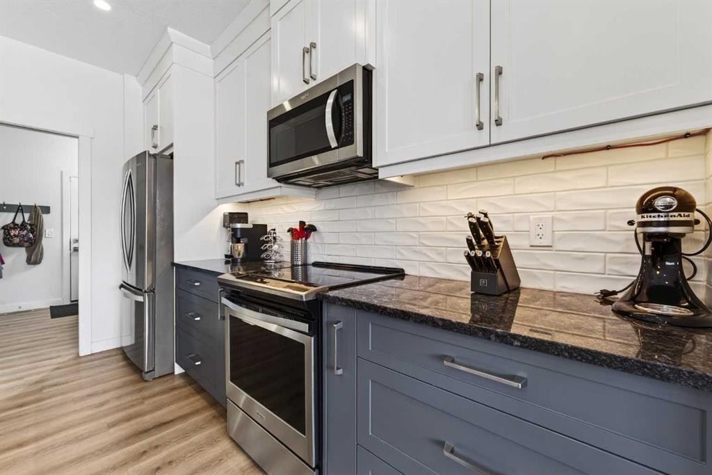 83 Seton Heath Se, Calgary, AB - Indoor Photo Showing Kitchen With Upgraded Kitchen