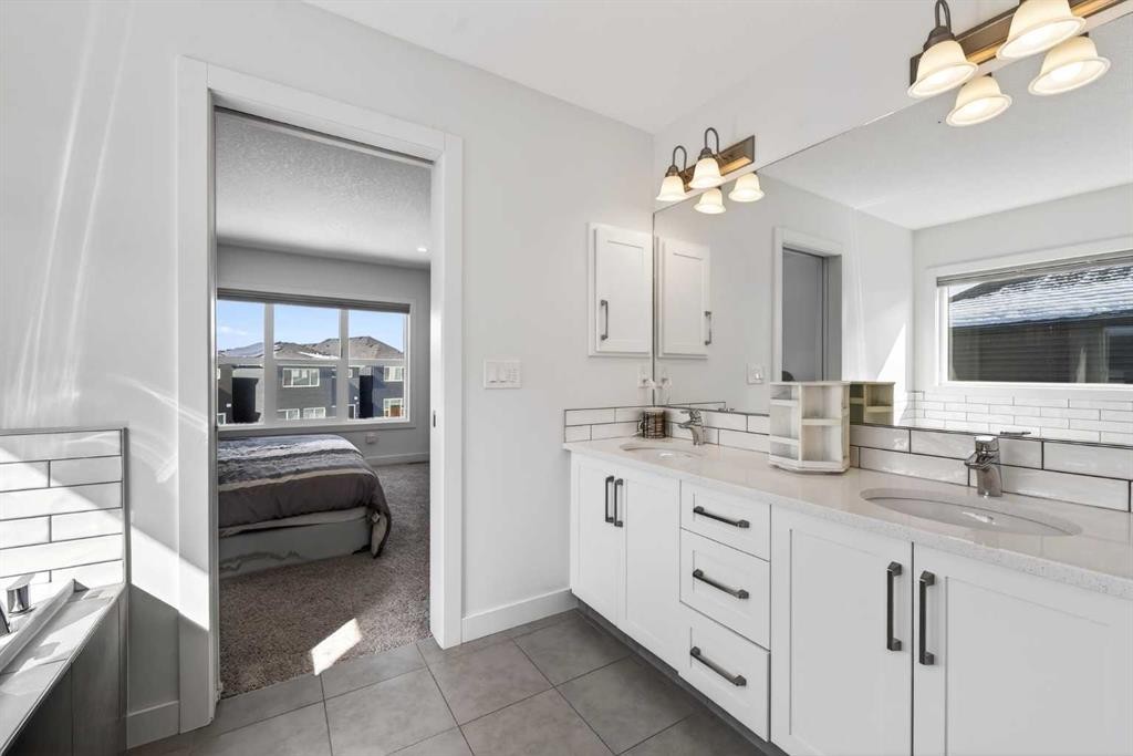 83 Seton Heath Se, Calgary, AB - Indoor Photo Showing Bathroom