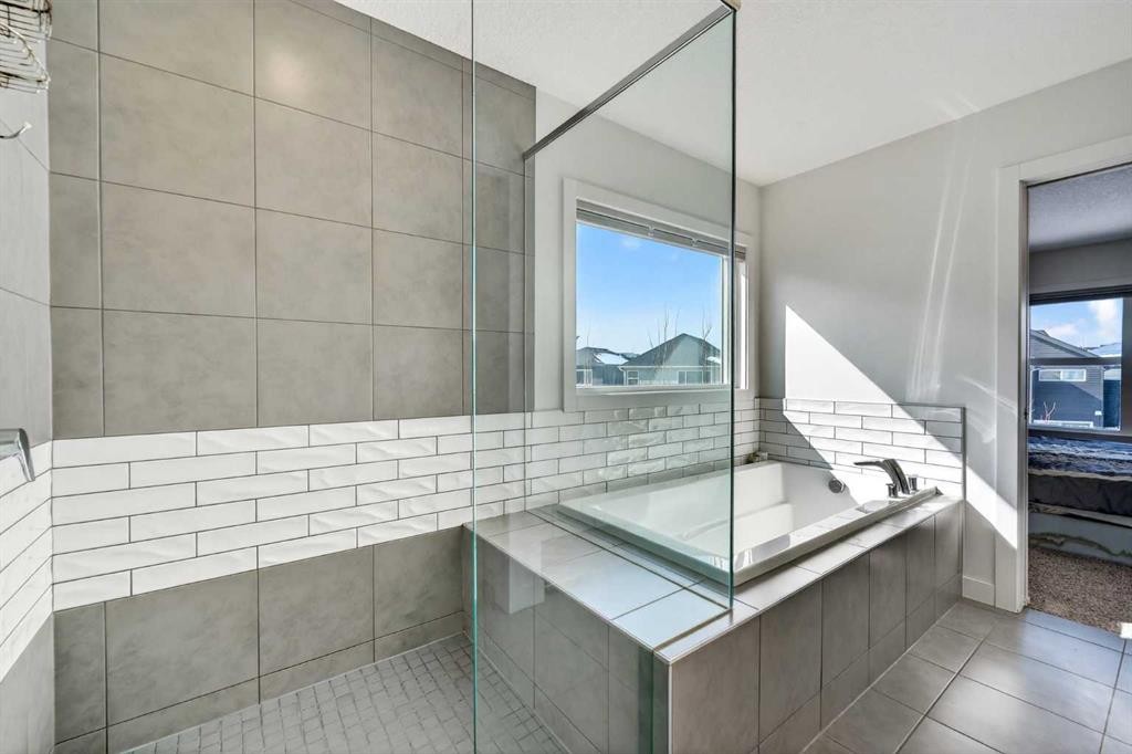 83 Seton Heath Se, Calgary, AB - Indoor Photo Showing Bathroom
