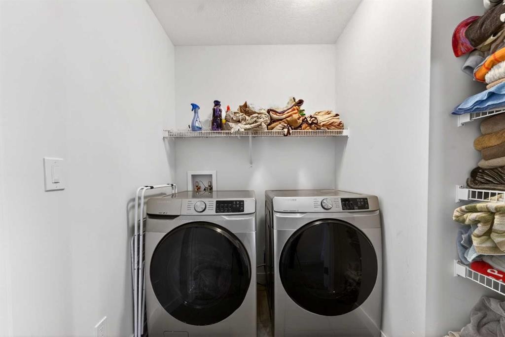 83 Seton Heath Se, Calgary, AB - Indoor Photo Showing Laundry Room