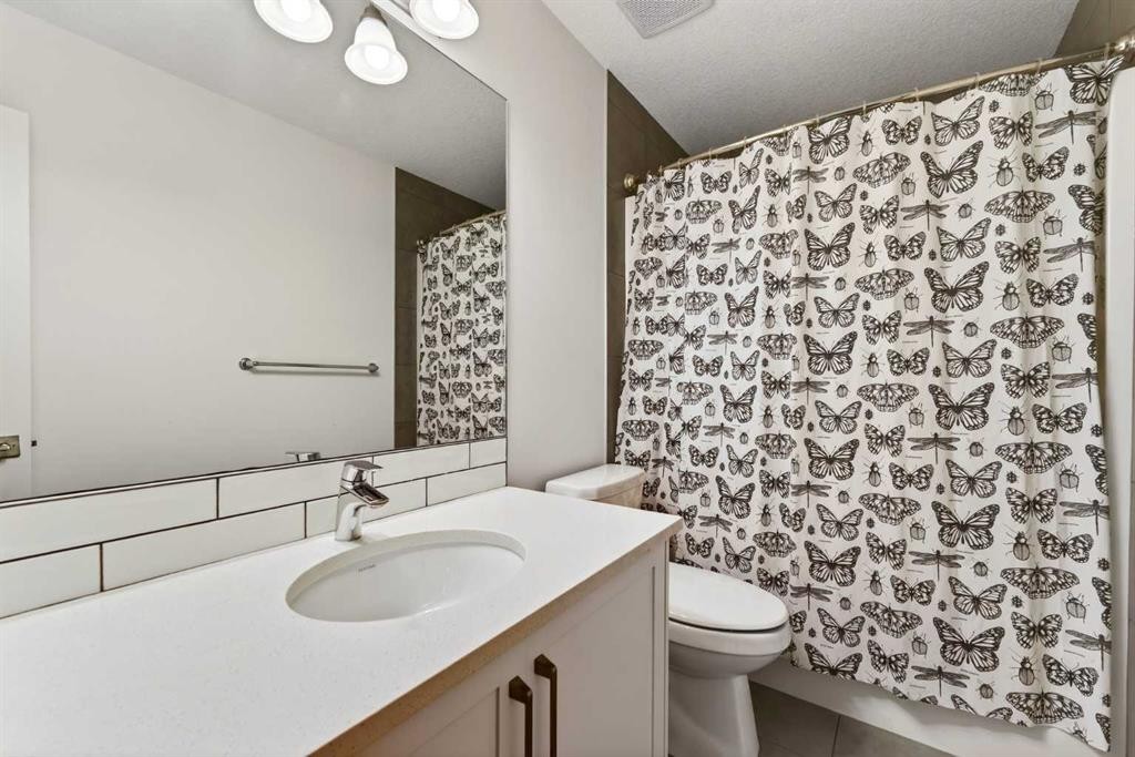 83 Seton Heath Se, Calgary, AB - Indoor Photo Showing Bathroom