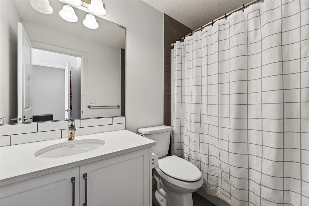 83 Seton Heath Se, Calgary, AB - Indoor Photo Showing Bathroom