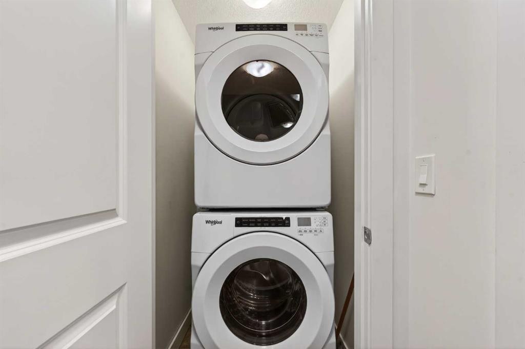 83 Seton Heath Se, Calgary, AB - Indoor Photo Showing Laundry Room