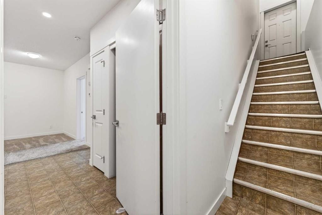 83 Seton Heath Se, Calgary, AB - Indoor Photo Showing Other Room